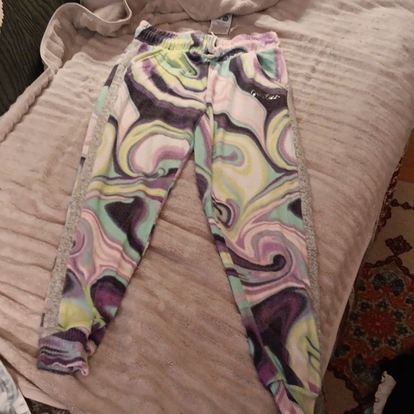 Girls fleece top and bottom by Justice. - Picture 4 of 10